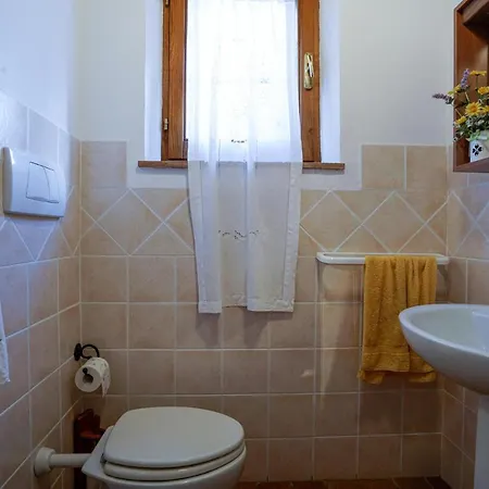 Σπίτι διακοπών 4 Bedroom Lovely In