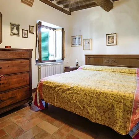 4 Bedroom Lovely In Cetona